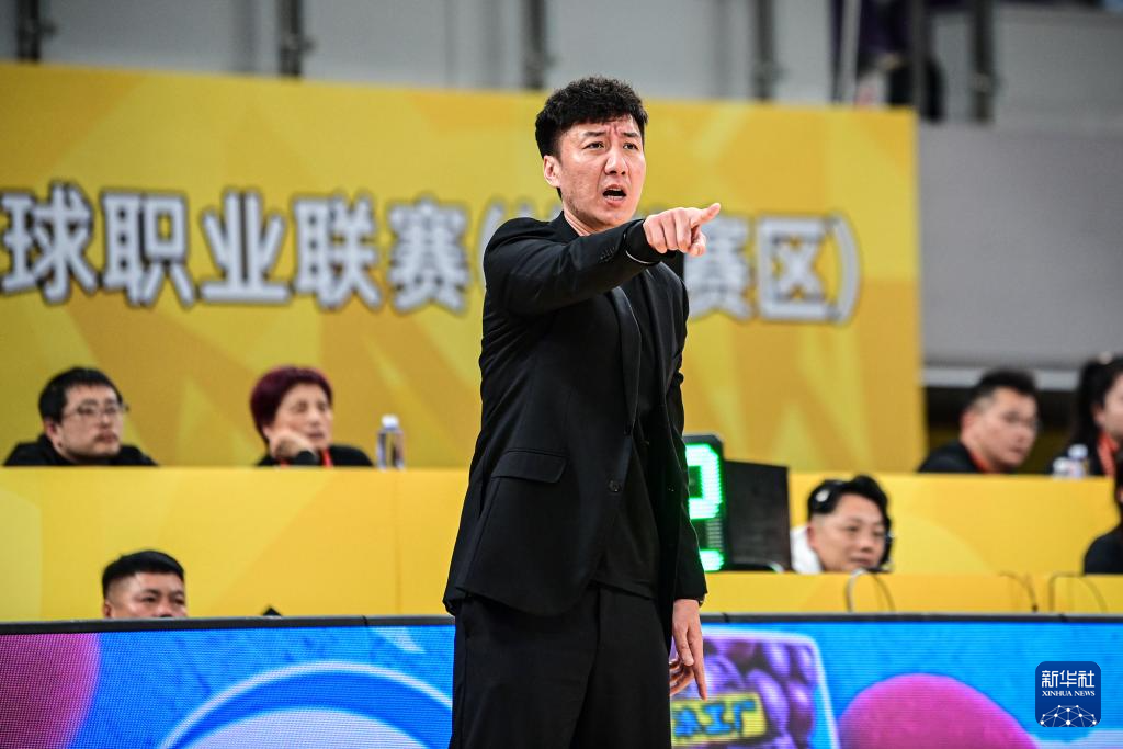 九游娱乐网站-下课主帅+1！韩硕辞任四川男篮主教练，本赛季至今无一胜绩
